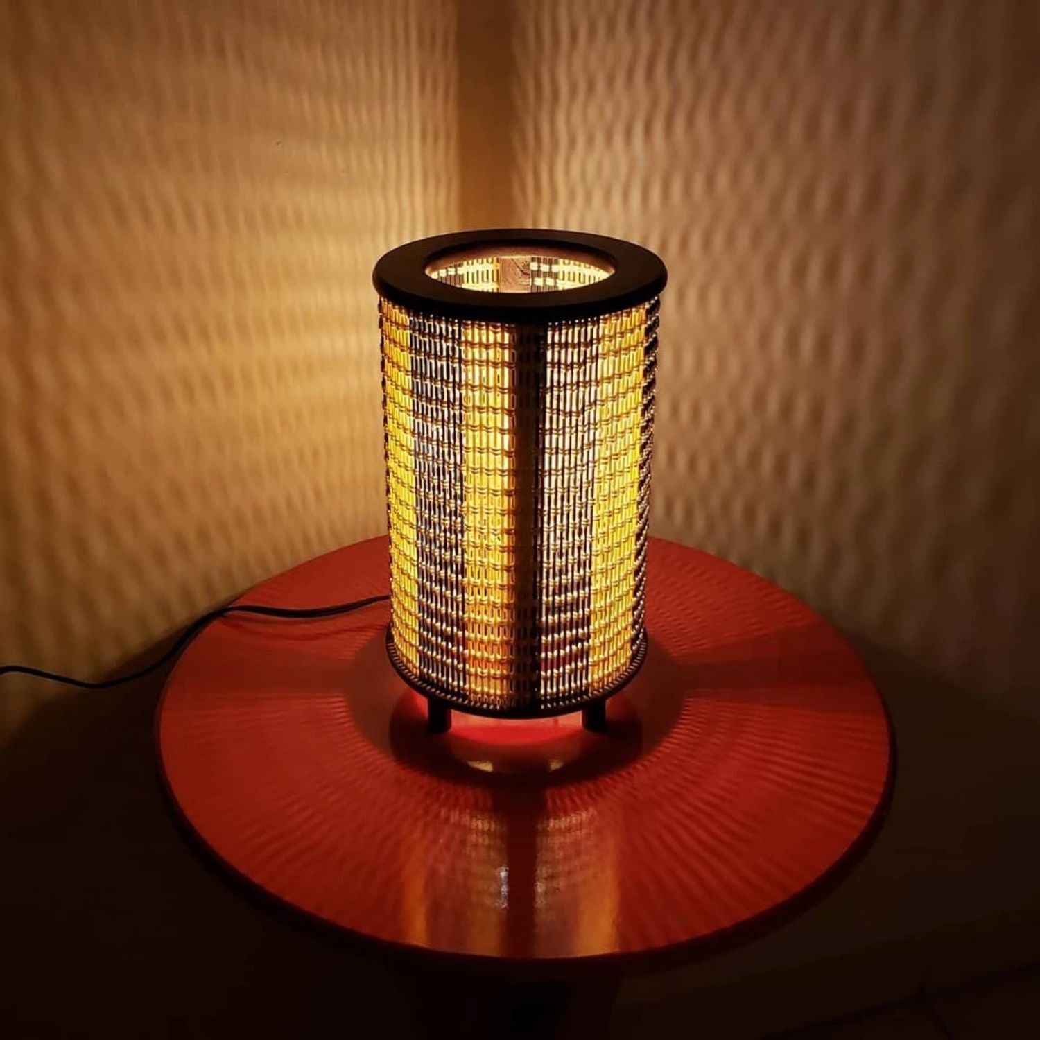 Abajur Cilíndrico de Madeira e Fibra - Vit Magazine