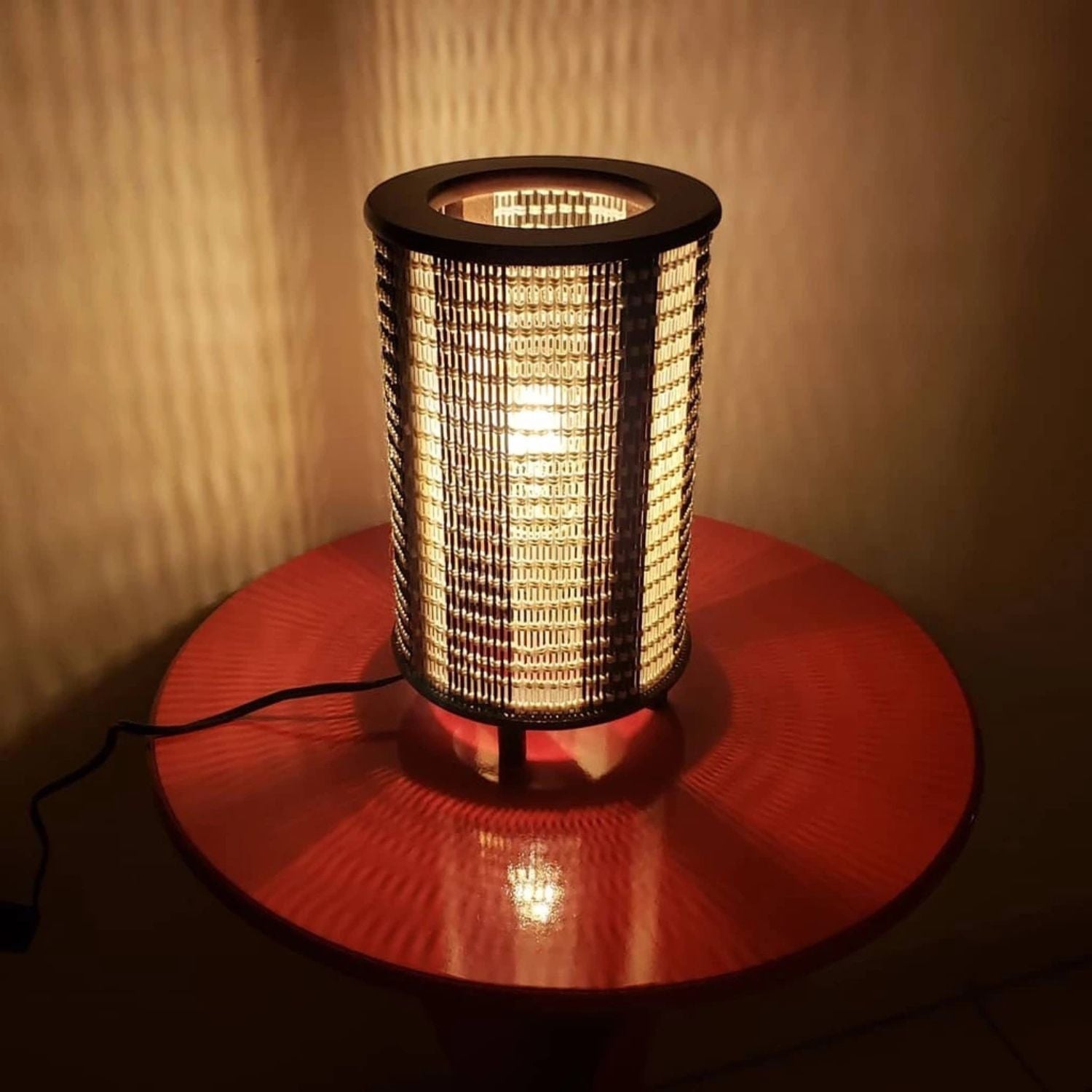 Abajur Cilíndrico de Madeira e Fibra - Vit Magazine